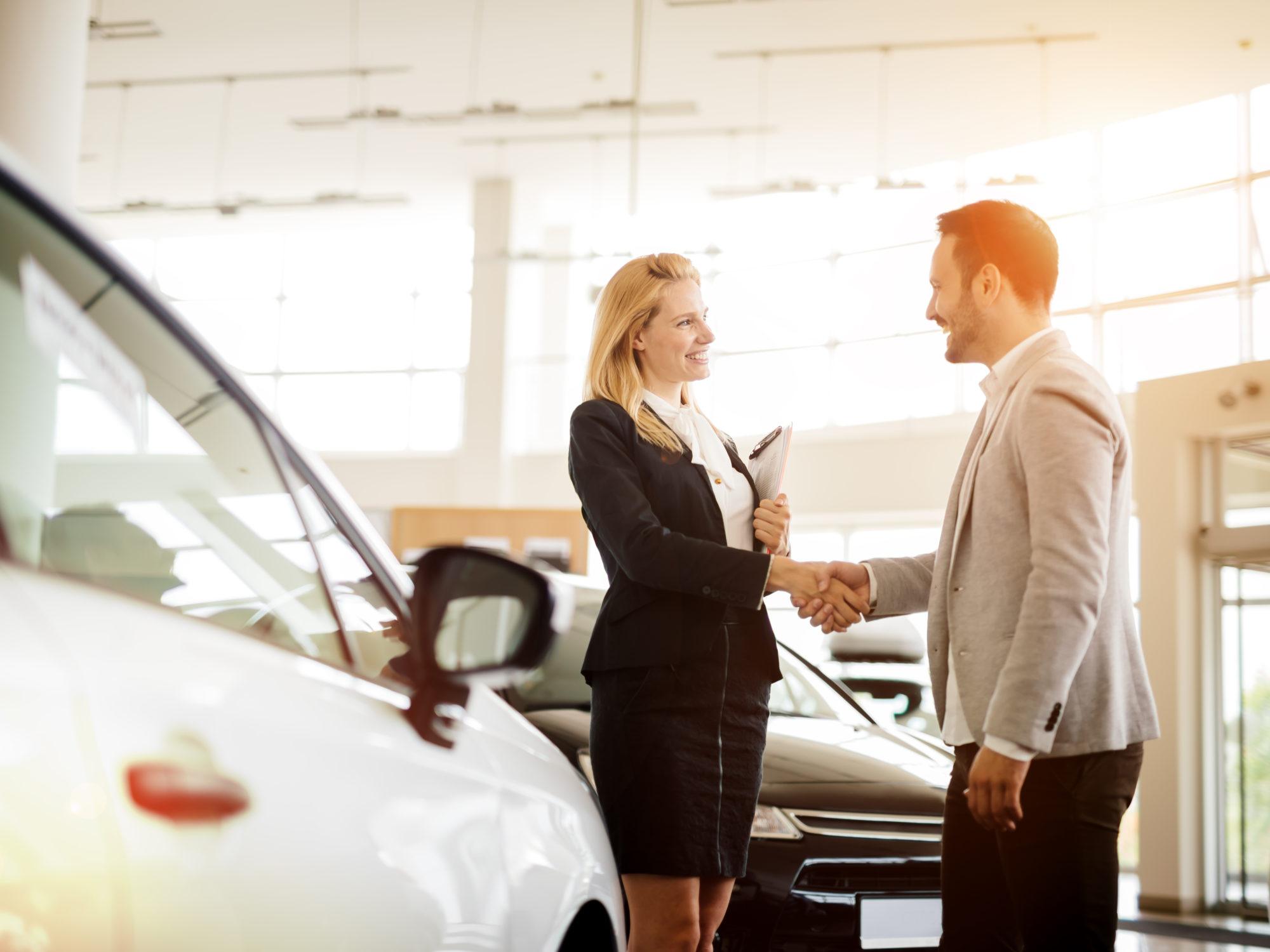 Workforce transformation - Customer buying a car at dealership